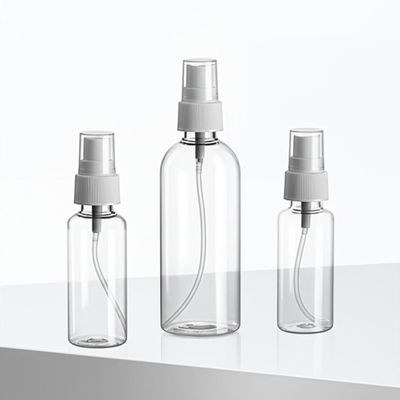 Einfache Lagerung mit Plastikflaschen und Sprühpumpe